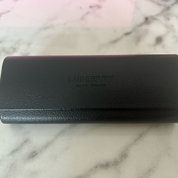 BURBERRY // AVIATOR SUNGLASSES 🖤 - Picture 4 of 8